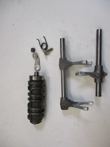 Shift claw transmission